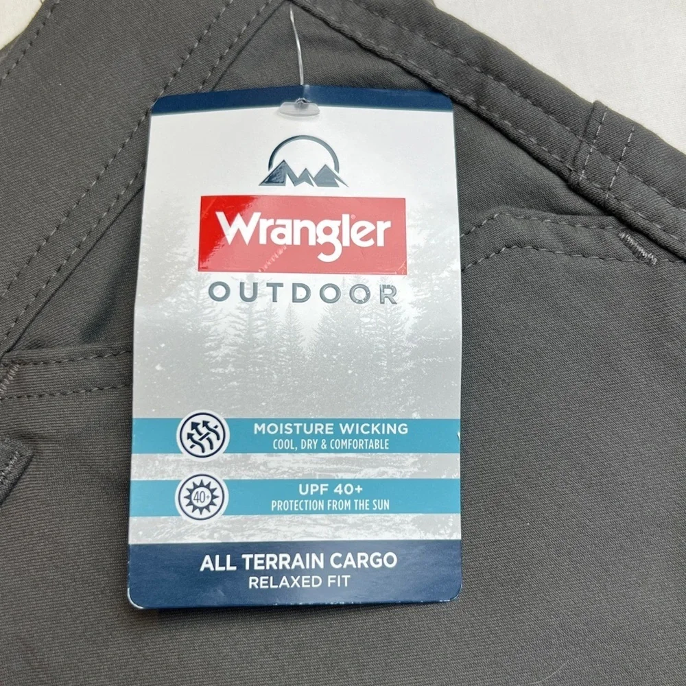 NWT’S Wrangler Outdoor Performance Zip Cargo Hiking olive Shorts UPF 50+ SZ 38